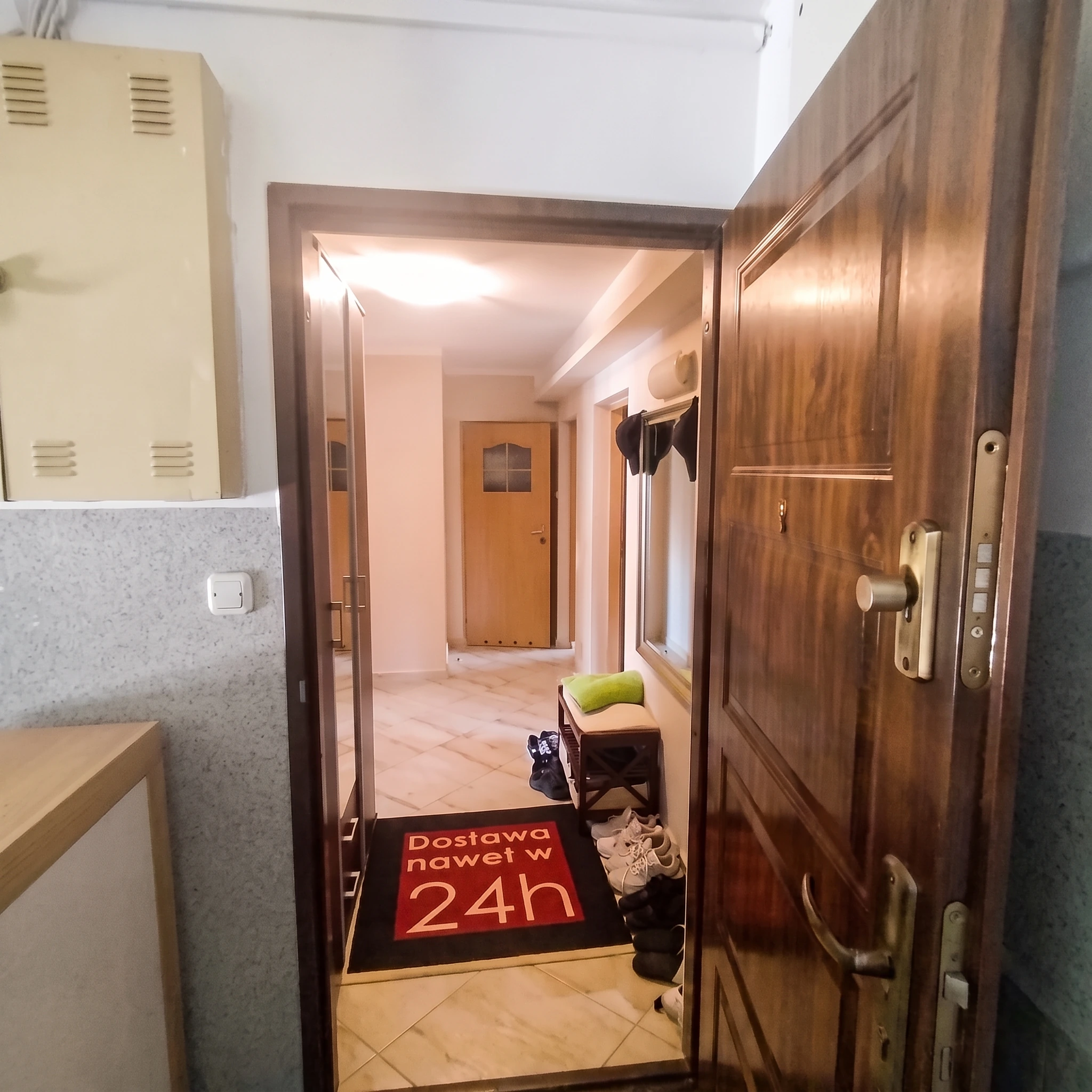 Wejście do mieszkania i korytarz